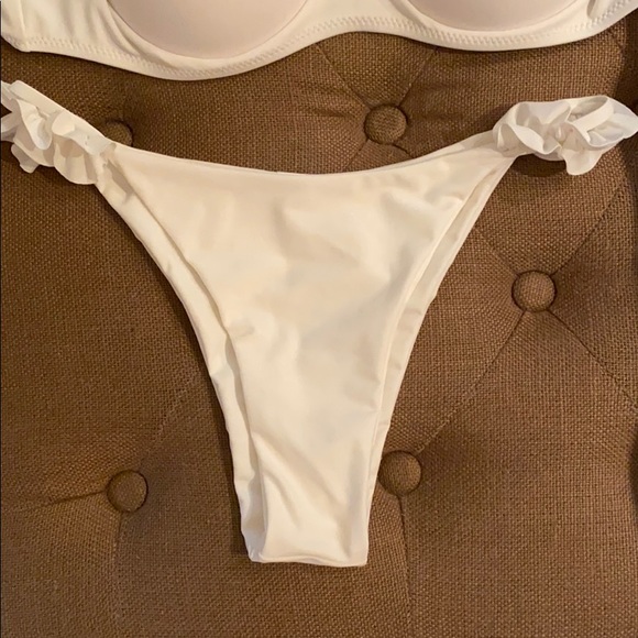 Adorable off white/cream ruffle bikini - Picture 2 of 6